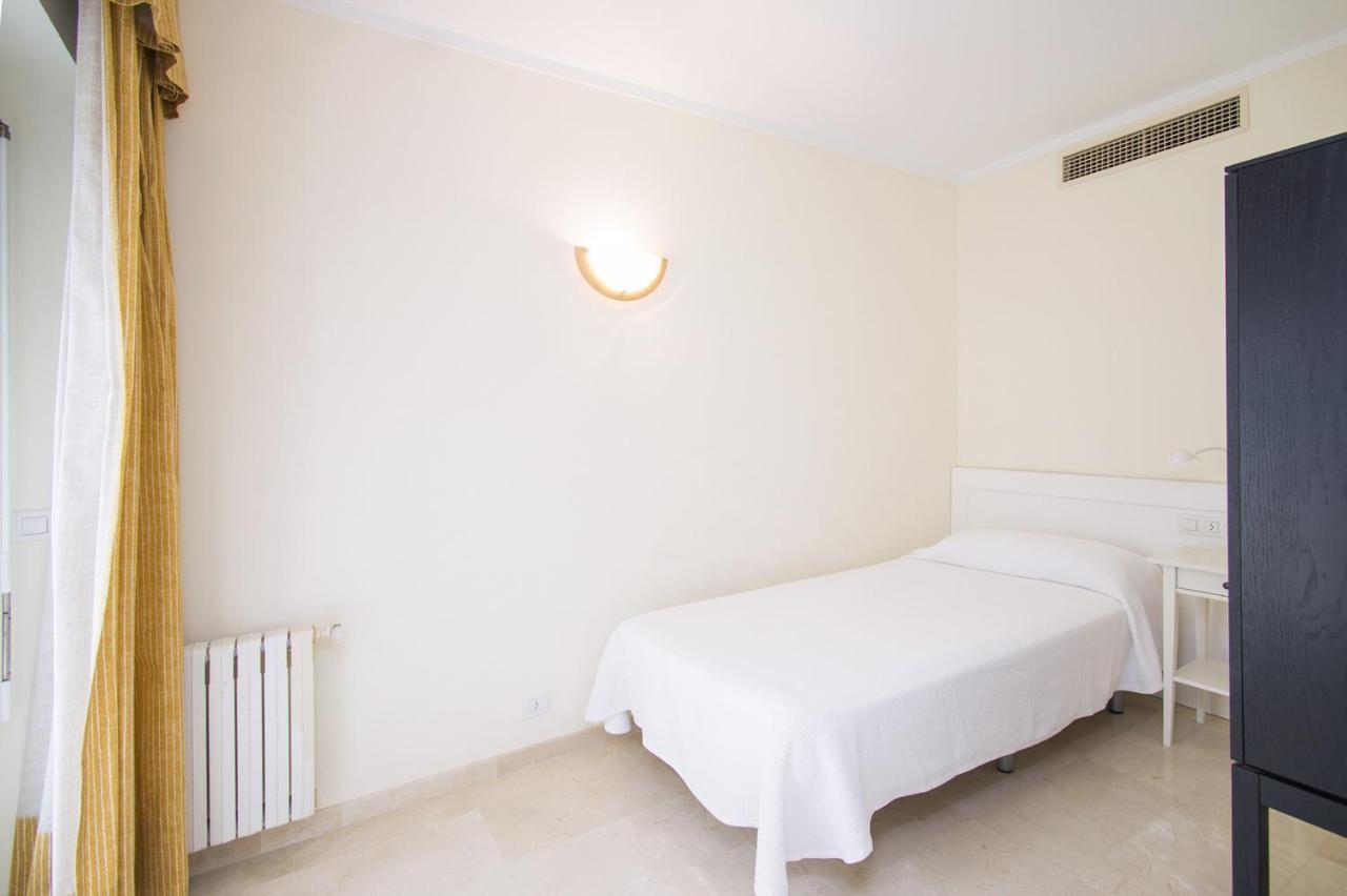 Seafront Ap Acuario Apartment Port de Pollenca Bagian luar foto
