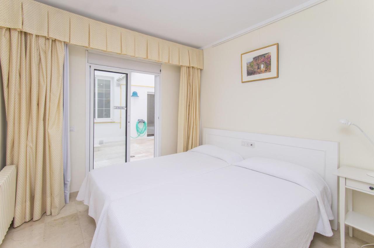 Seafront Ap Acuario Apartment Port de Pollenca Bagian luar foto